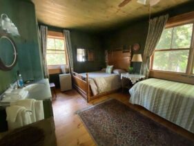 Accommodations, Oliver Lodge